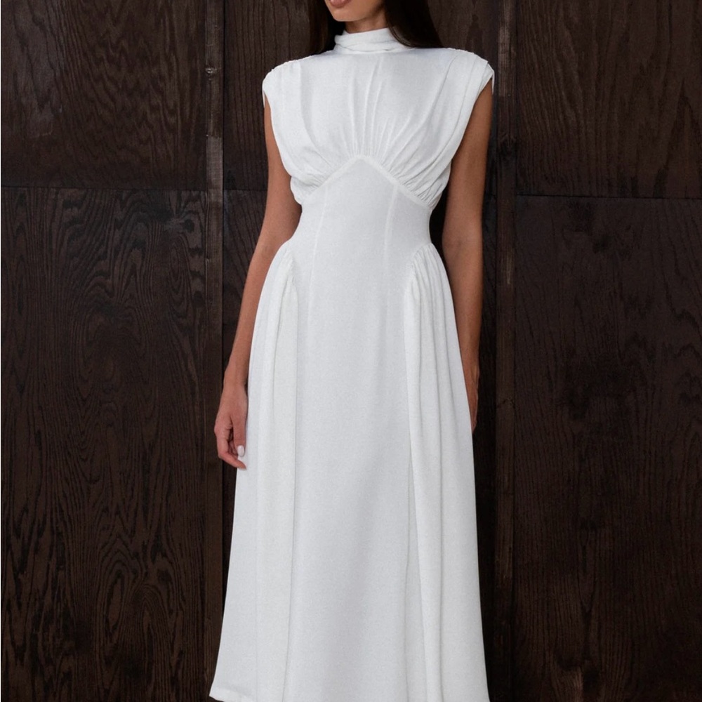 The BEKK Eliana Sleeveless Scarf Dress
